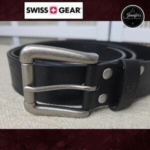 SwissGear The Kerns Men's Black Leather Belt with a Silver Buckle Size XL 40-44